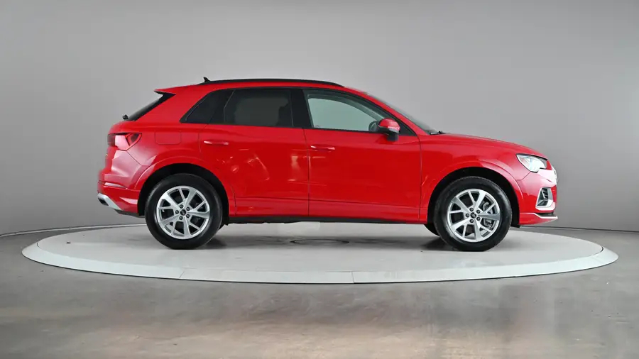 2022 Audi Q364013640310531124