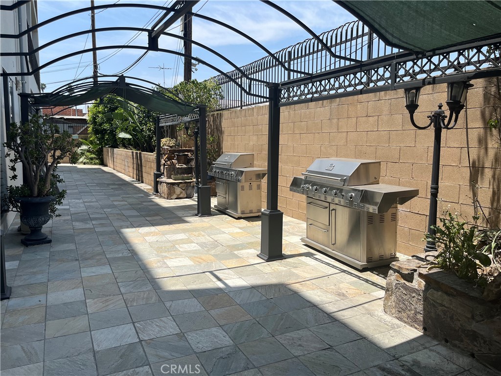 3061 W 12th Place 101, Los Angeles CA, 9000663735080246273120