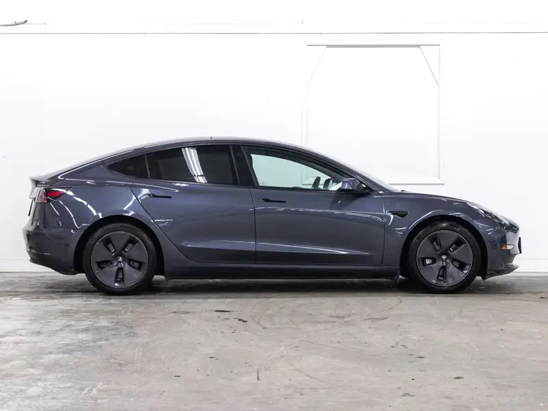 2021 Tesla Model 364789325881858121