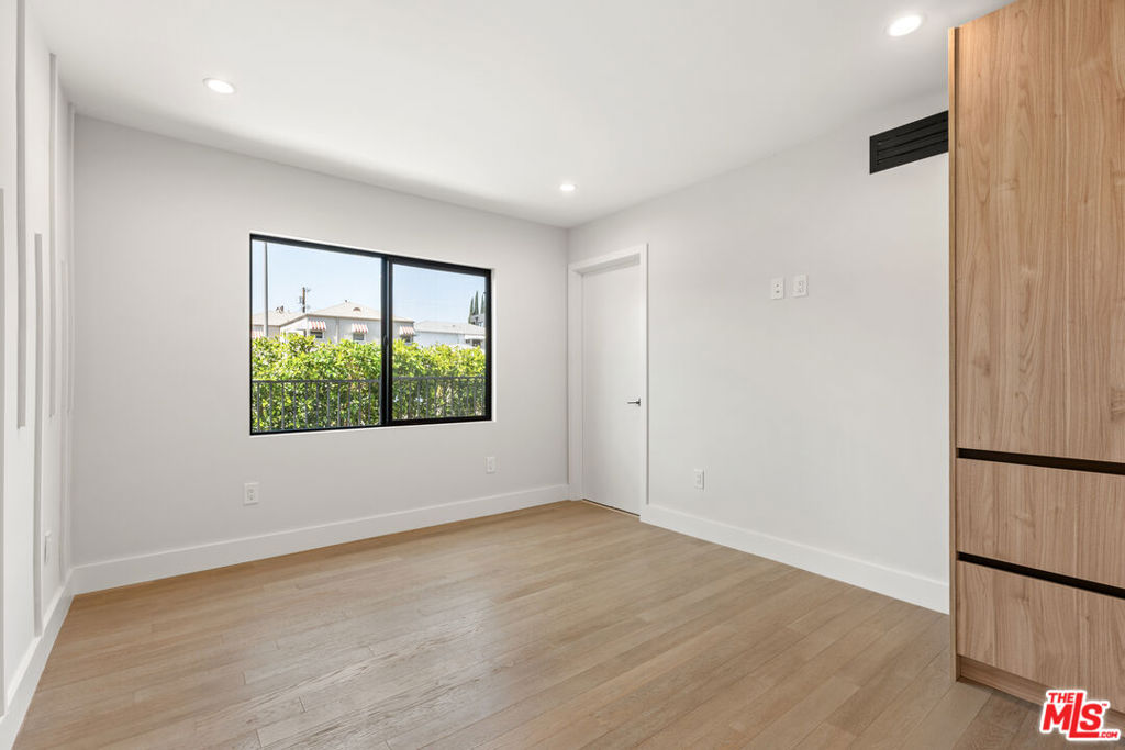 1444 S Crescent Heights Boulevard 2 Los Angeles CA, 9003564120007815681122