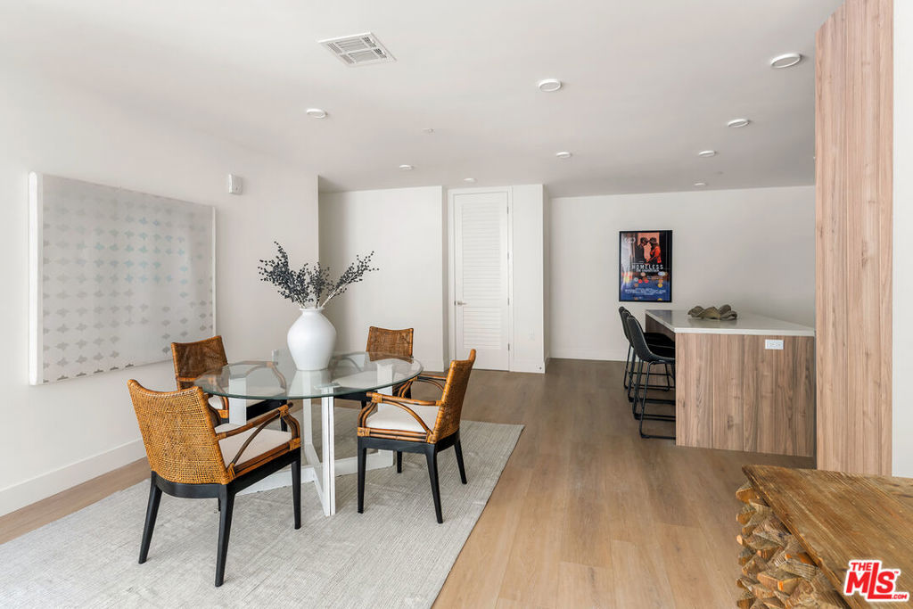 3651 Regal Place 203 Los Angeles CA, 9006864130786311427122