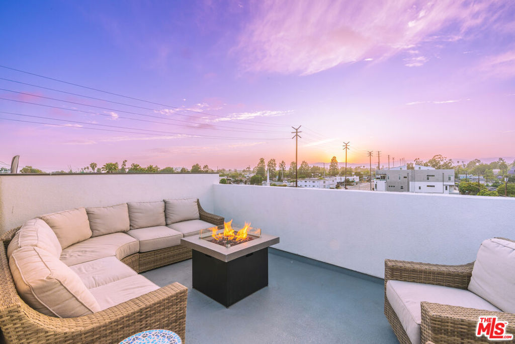 4912 S Centinela Avenue Los Angeles CA, 9006664111753219842120