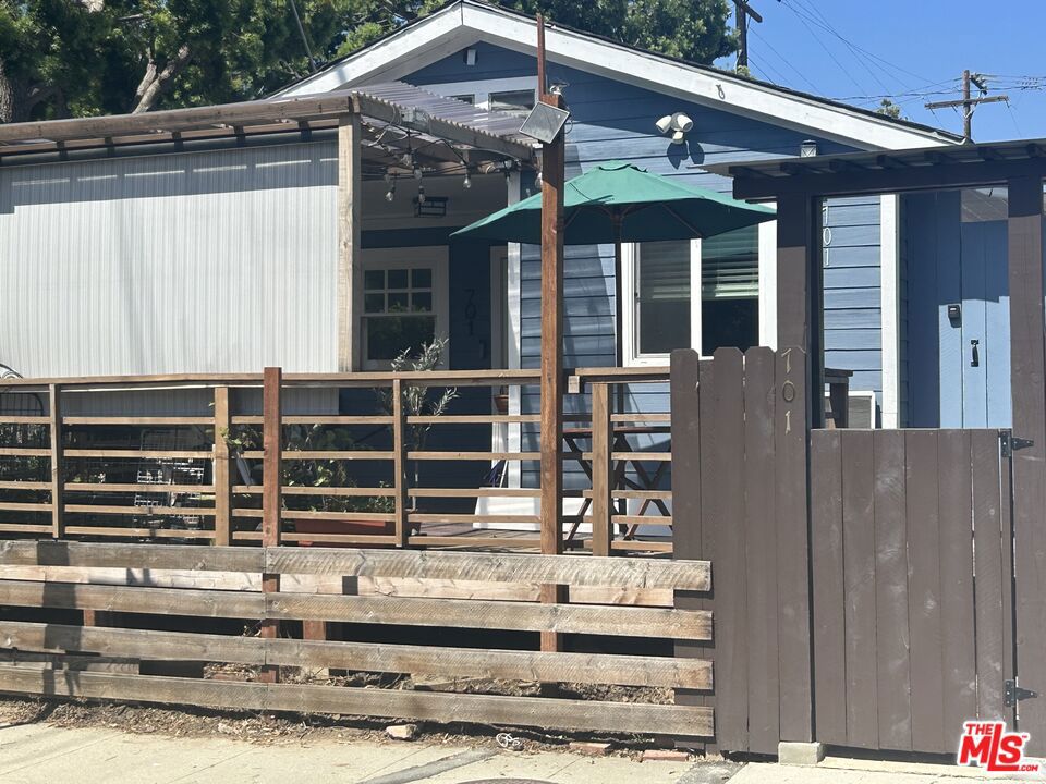 701 Navy Street Santa Monica CA, 9040563868087047681120