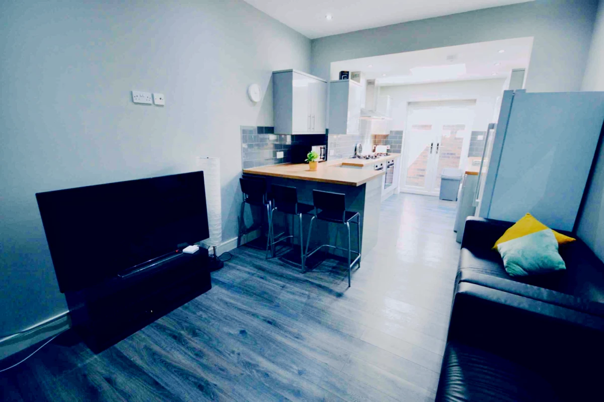 6 Beds 2 Baths 34 Granville Road, L15, Liverpool