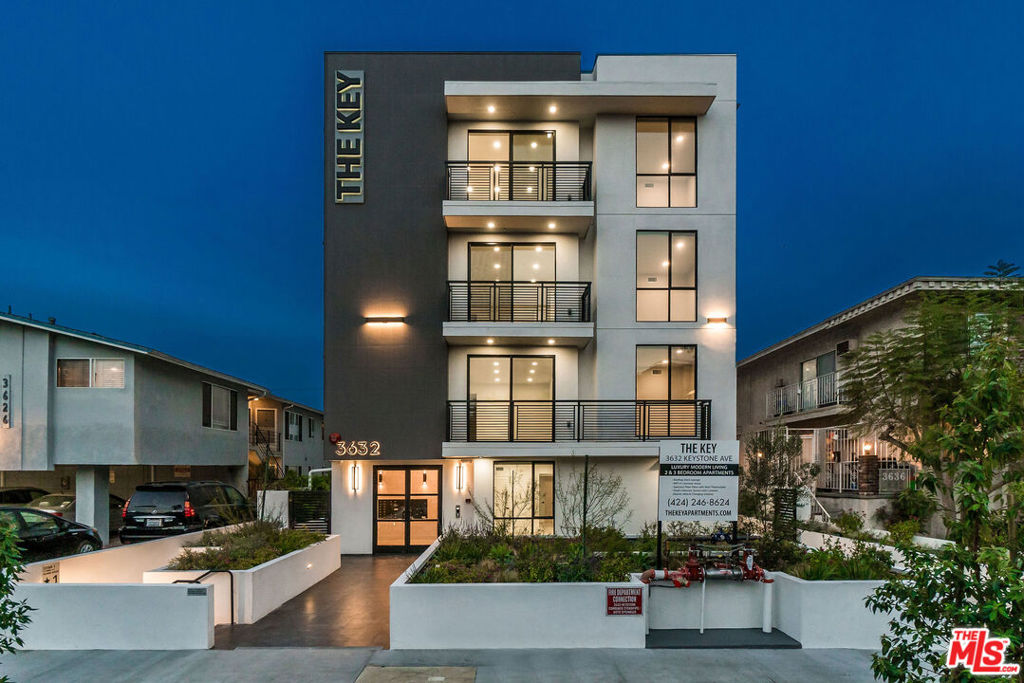 3632 S Keystone Avenue 303 Los Angeles CA, 9003464118579412098120