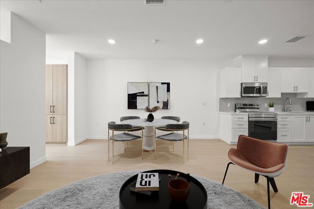 3977 Beverly Boulevard 102 Los Angeles CA, 9000464133904625409121