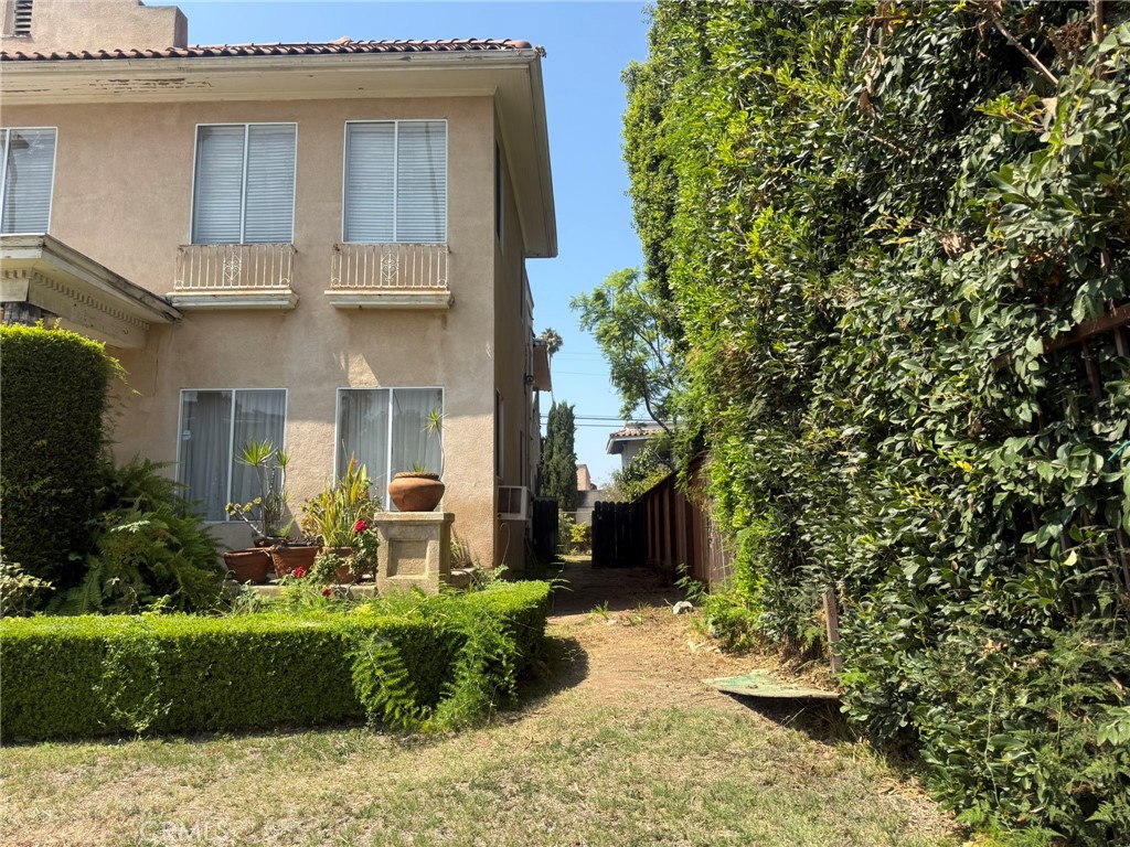 1235 3rd Avenue, Los Angeles CA, 9001963867127243395120