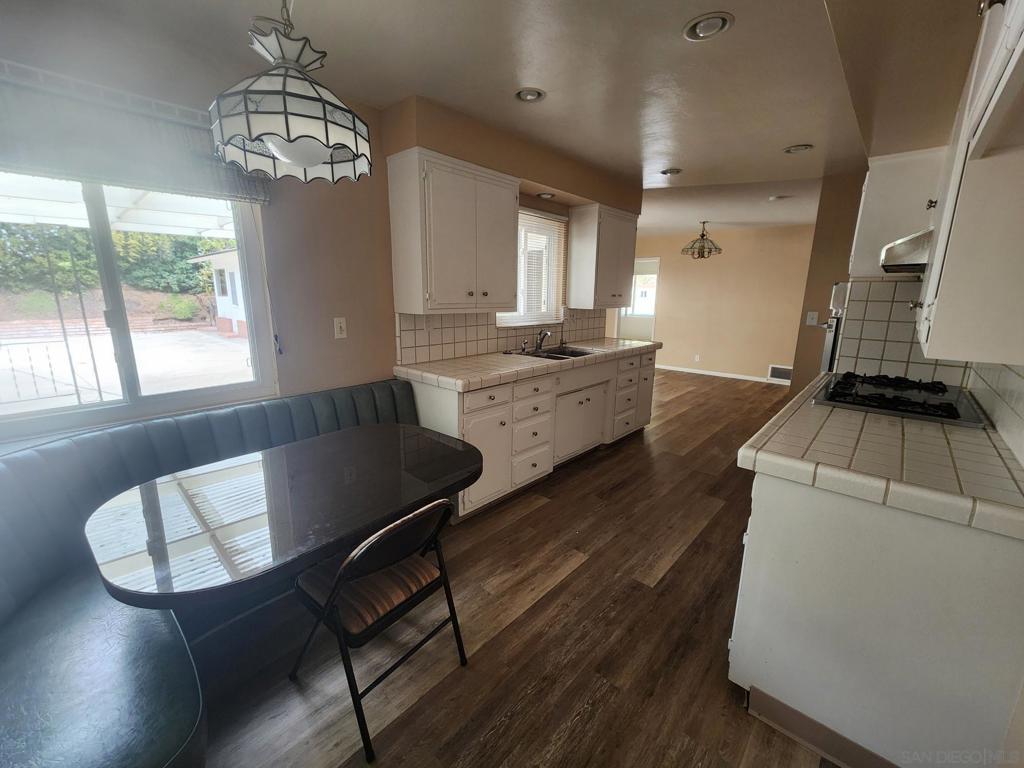 1972 Buena Creek Rd Vista CA, 9208463770261953411120