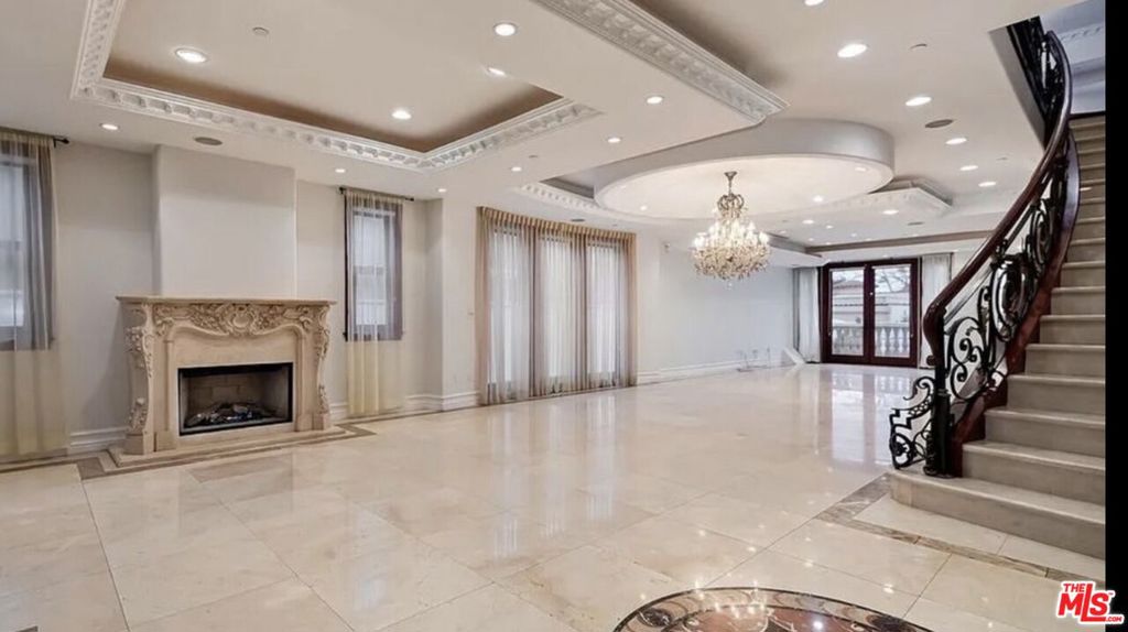 332 S Almont Drive Beverly Hills CA, 9021163868105508995121