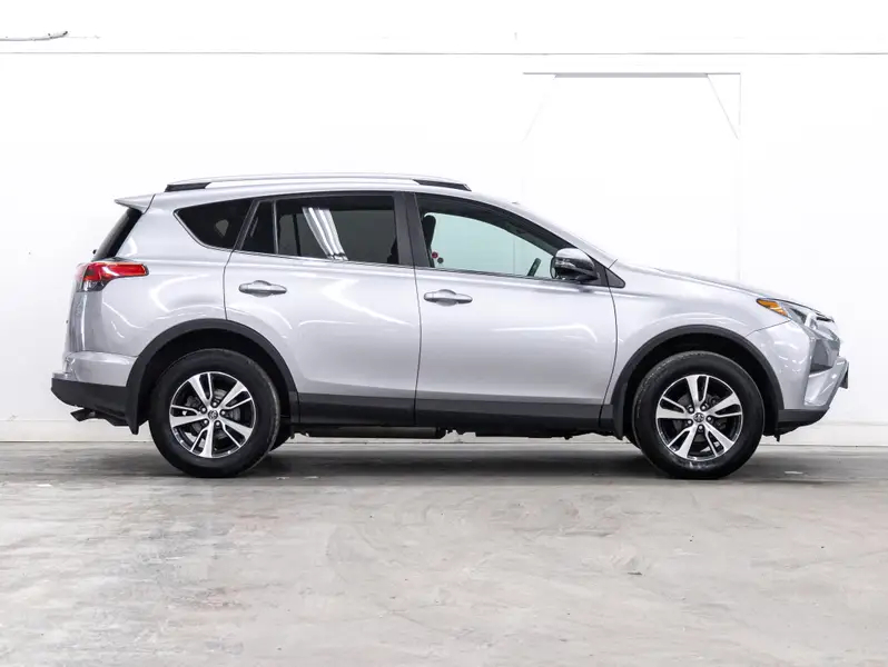 2018 Toyota RAV463523436856195122
