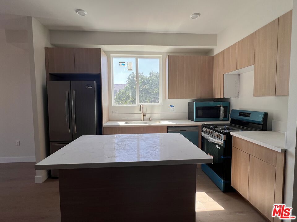 1230 S Berendo Street Los Angeles CA, 9000664131119007745122