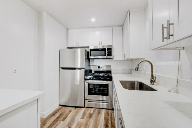 Country Club Apartments63581280958849122