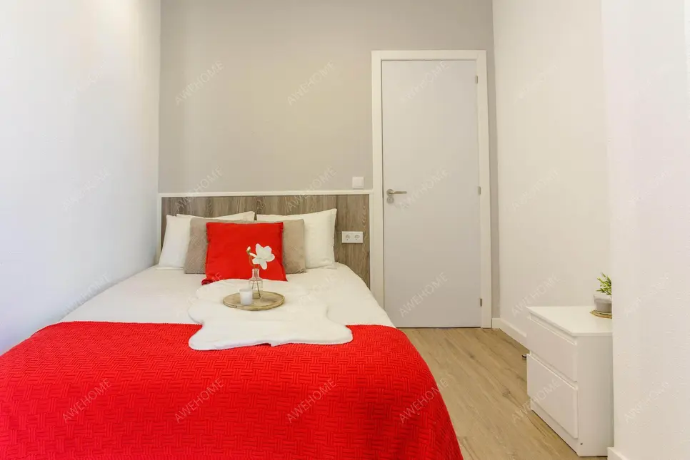 Excelente dormitorio doble con balcón, en Delicias