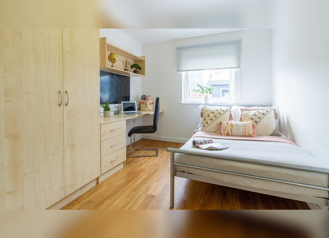 Canalside, Birmingham Silver Ensuite