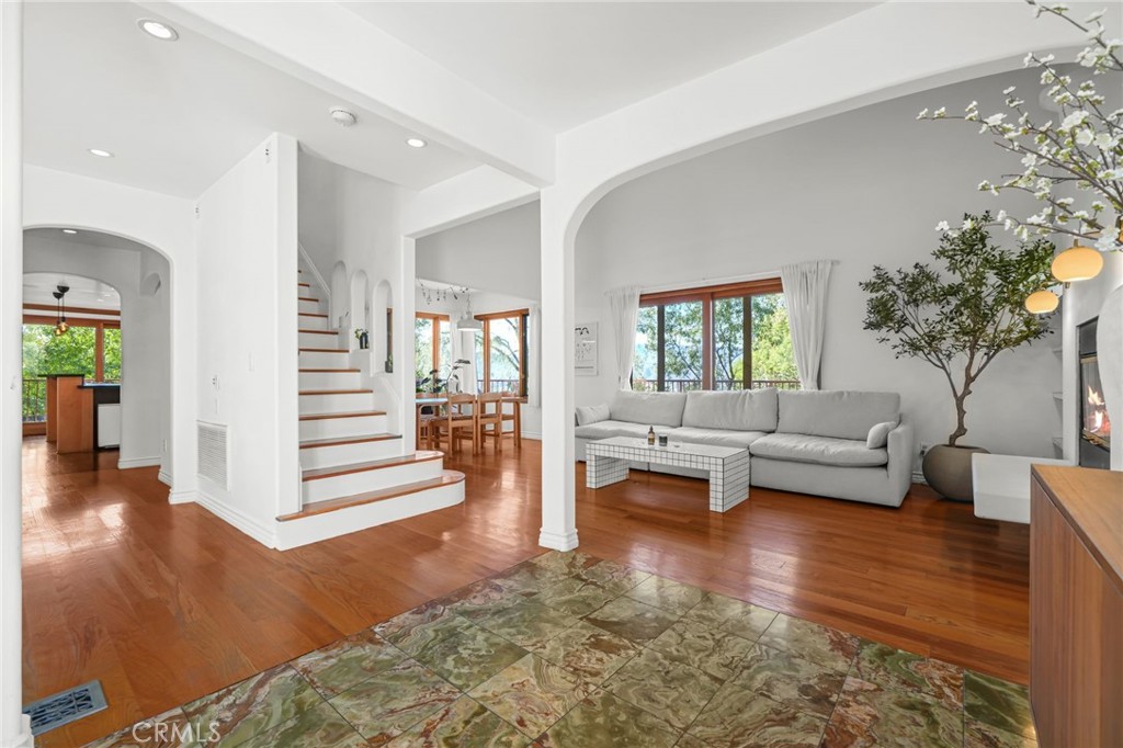 4104 Sea View Drive, Los Angeles CA, 9006563681049985923120