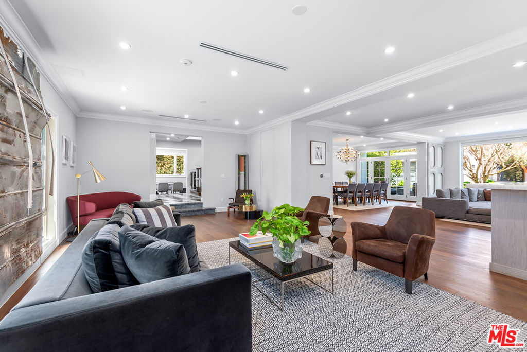 716 N Roxbury Drive Beverly Hills CA, 9021063710121897217121