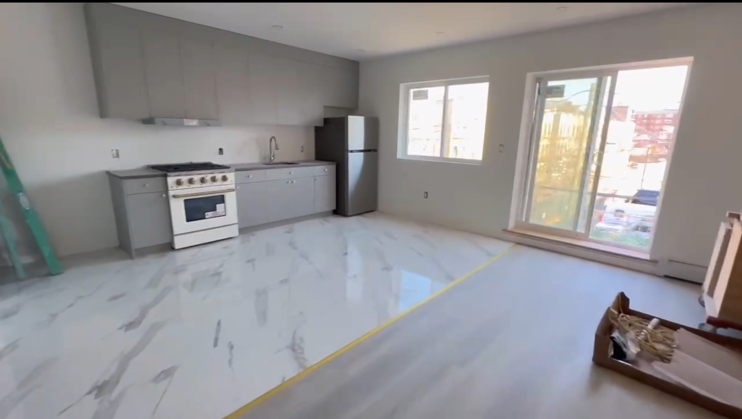 ✨ Renovated Astoria Townhouse ✨63244953498241121