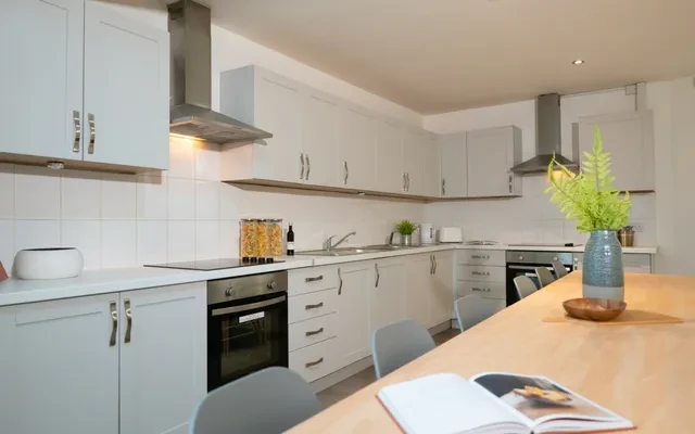 3 Bedroom House Flat 2, 331 Dickenson Road, Manchester