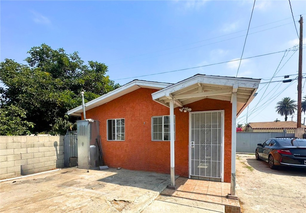 $2,300/month 1023 E 22nd Street Los Angeles CA, 9001164112683389441122
