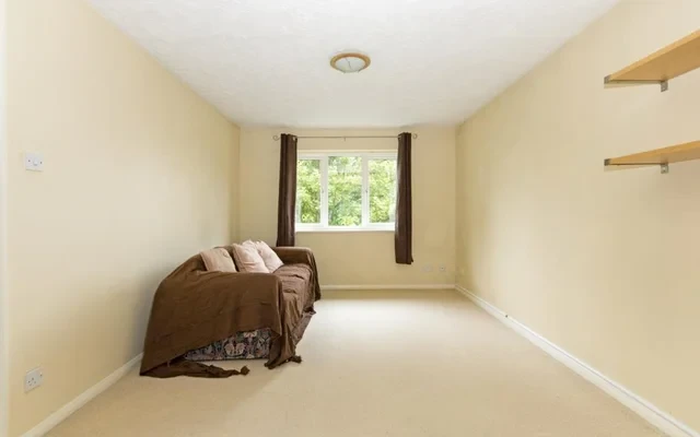 1B1B LH-Fairfield Close, London