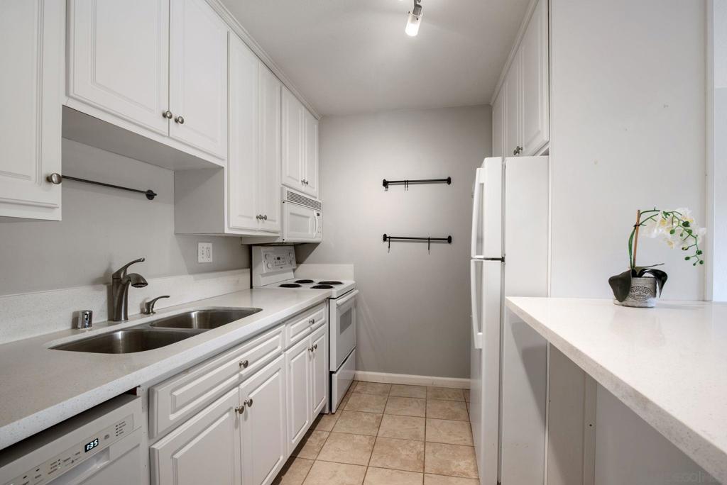 1645 Emerald St 1L San Diego CA, 9210964022664344067120