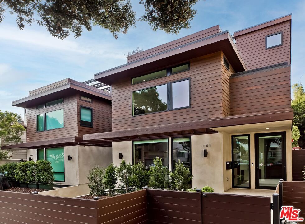 141 Hollister Avenue Santa Monica CA, 9040563709697133569120