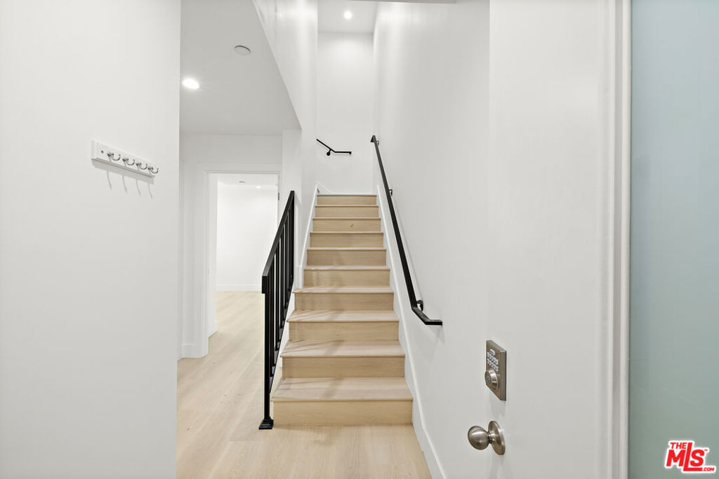 5651 Case Ave 2 North Hollywood CA, 9160164110113600131120