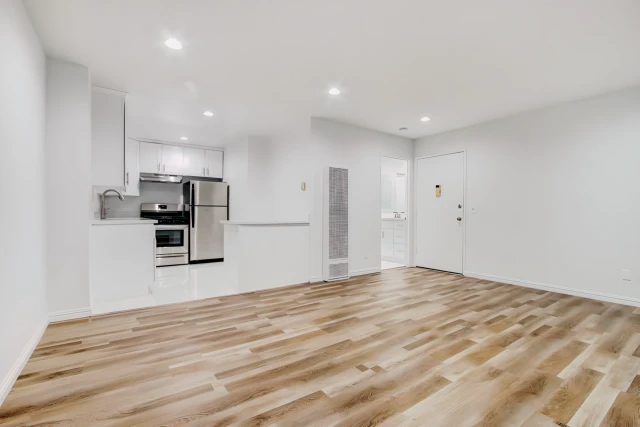 Country Club Apartments63581280958849121