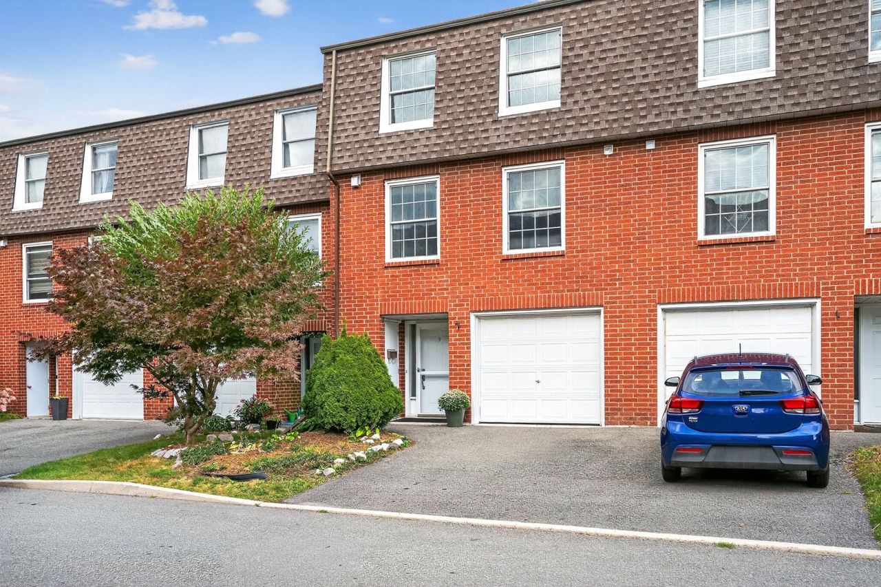 9 Moorside Private