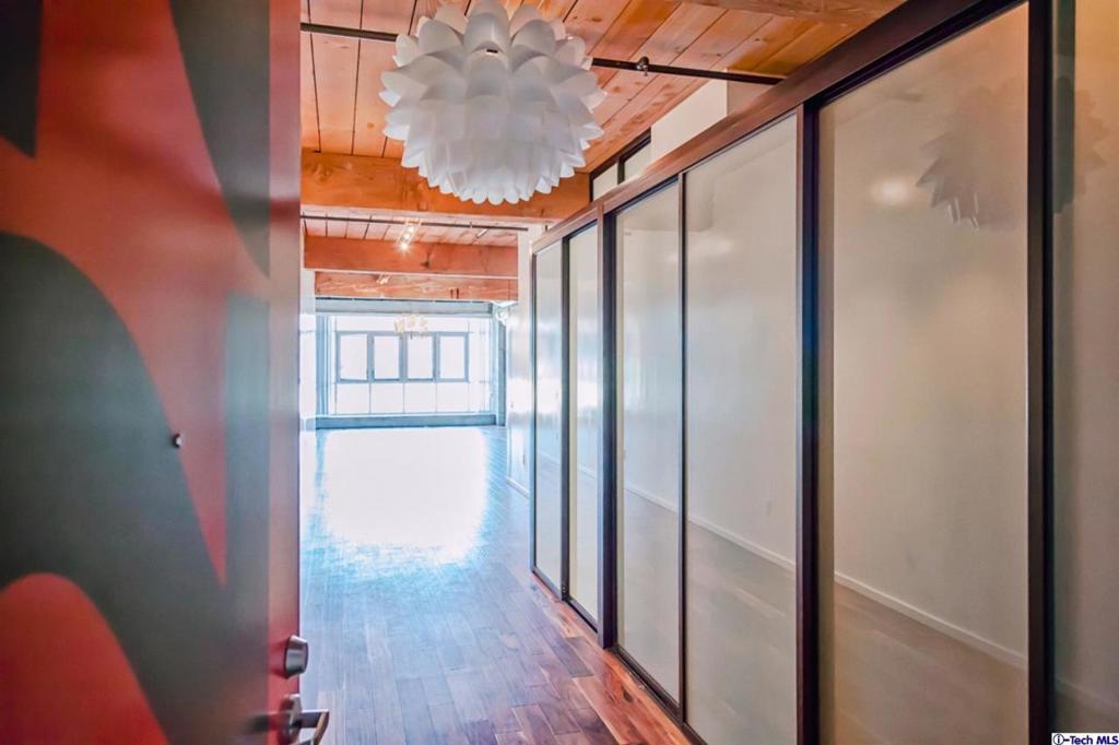 530 S Hewitt Street 322 Los Angeles CA, 9001364130167519233120