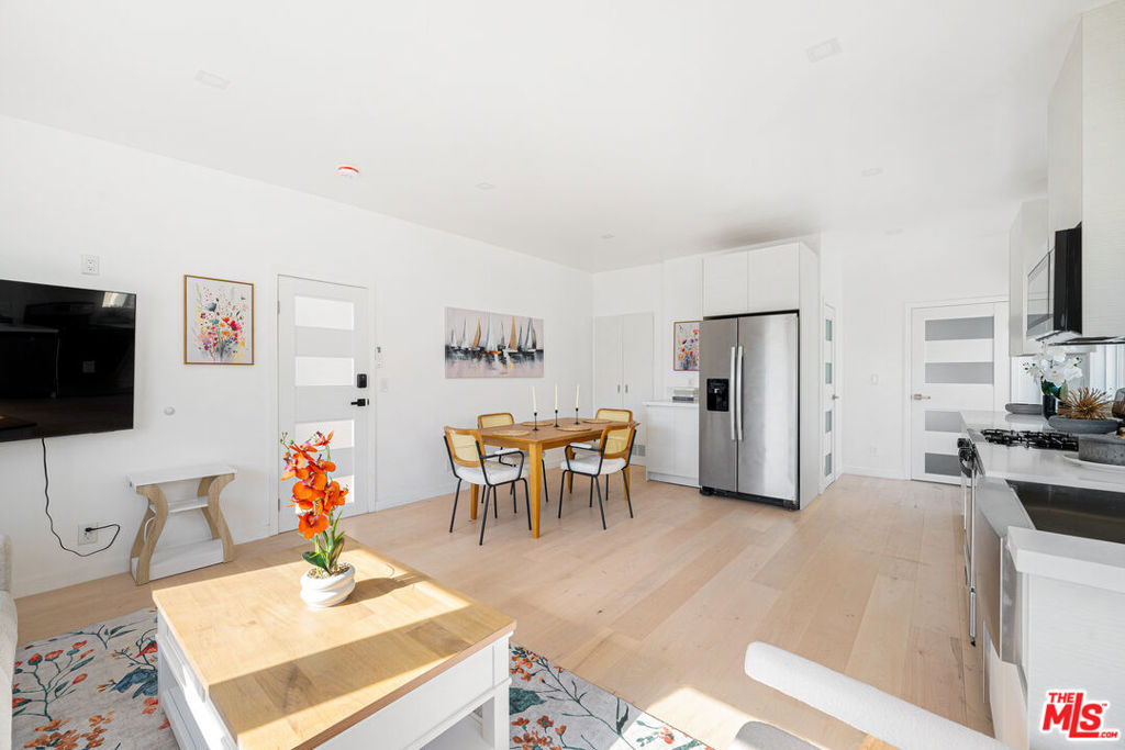 117 W Channel Road 117 Santa Monica CA, 9040264109139320835122
