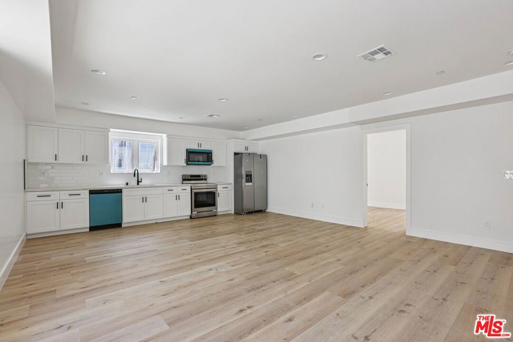 2111 Holly Drive 2 Los Angeles CA, 90068