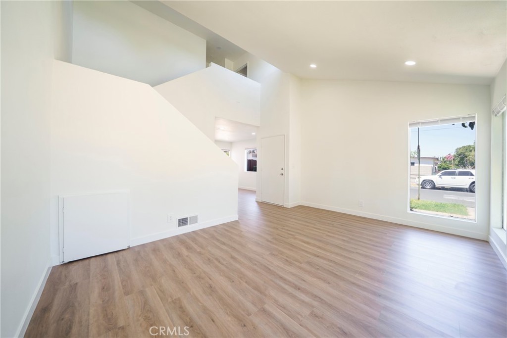 $3,600/month 2702 S Shelton Street C Santa Ana CA, 9270764098630931841122