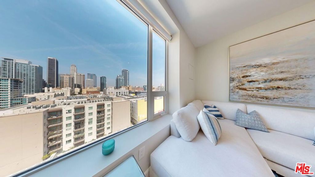 1050 S Grand Avenue 1206 Los Angeles CA, 9001564111986175617121