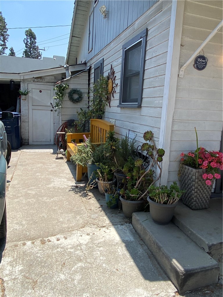 12120 12120 S Willowbrook, Compton CA, 9022263865627309443122
