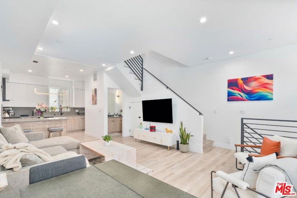 4912 S Centinela Avenue Los Angeles CA, 9006664111753219842123