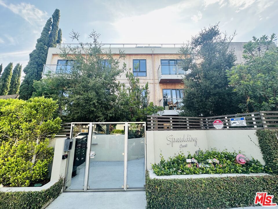1041 N Spaulding Avenue 201 West Hollywood CA, 9004664134047319682120