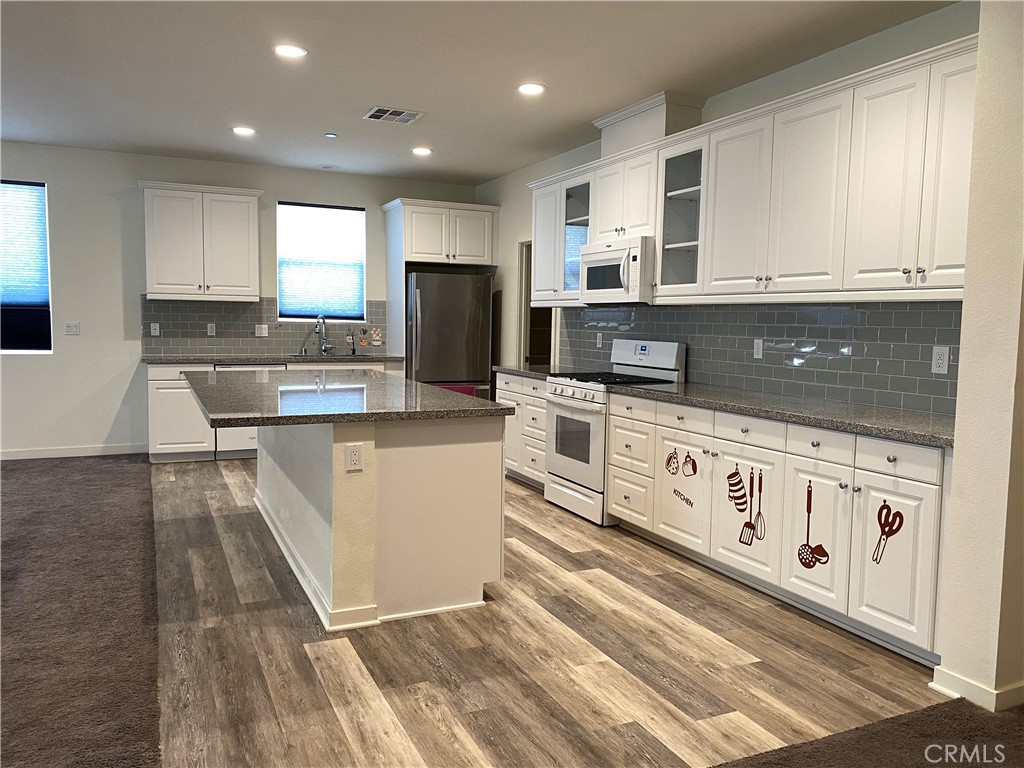4232 Ivesbrook Street Lancaster CA, 9353663712416341889121