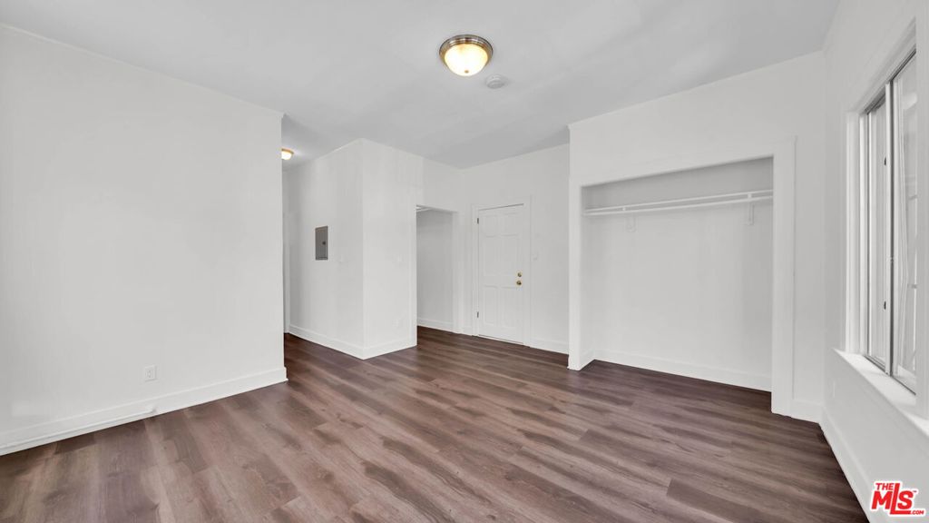 806 W 40th Place 16 Los Angeles CA, 9003764101188926595121
