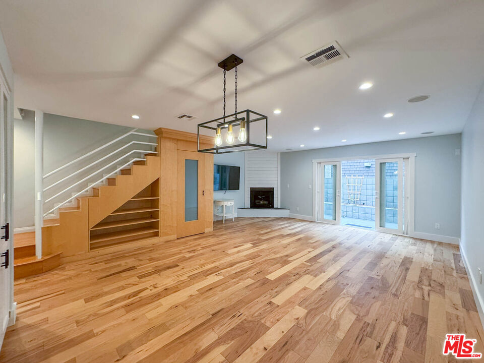 1415 26th Street 3 Santa Monica CA, 9040464101175784963120