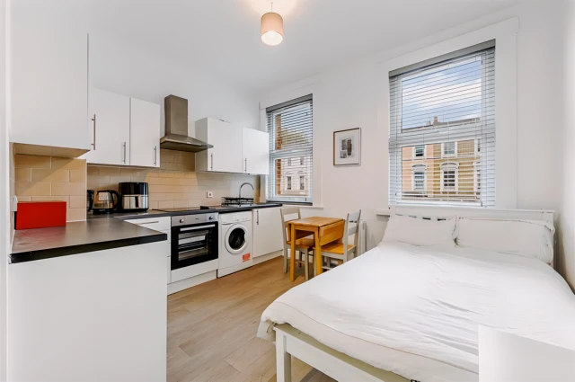 Studio Warwick Road 26957#, London