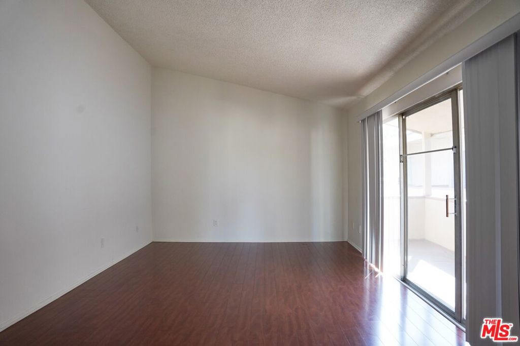 18444 Collins Street 14 Tarzana CA, 9135664134182722434120