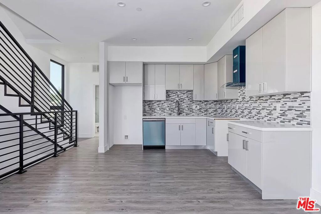 1035 Wilcox Avenue Los Angeles CA, 9003864122321596291122