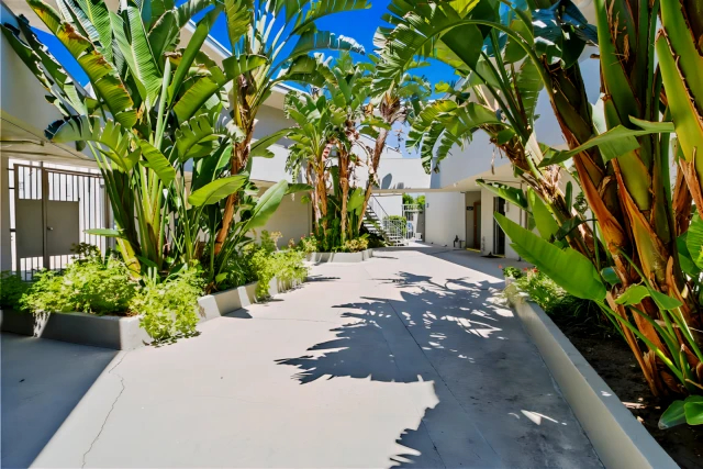 Royal Sepulveda Apartment Homes63581267270275121