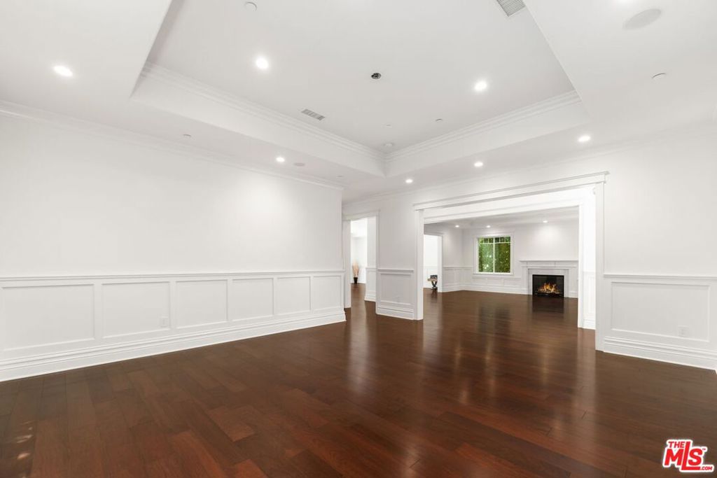 453 S Bentley Avenue Los Angeles CA, 9004963711751287937121
