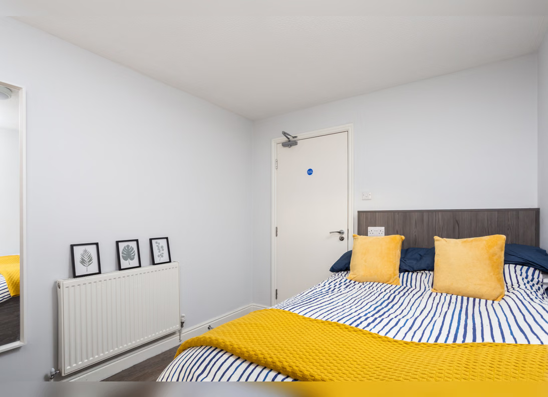 Royal Park, Leeds Four Bed Flat