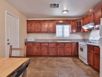 1374 W 35th Pl63432911682051121
