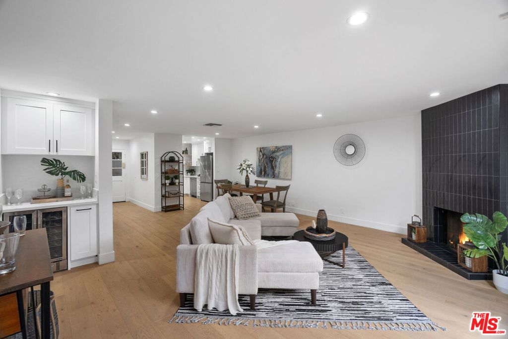 1807 10th Street 3, Santa Monica CA, 9040464066373935619124