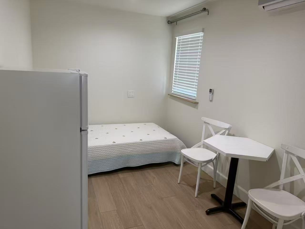 Alquiler a largo plazo de habitación trasera en la zona de habla china ROSEMEAD63665122438147121