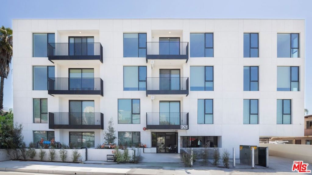1126 N Cornwell Street PH 10 Los Angeles CA, 9003364131862014337121